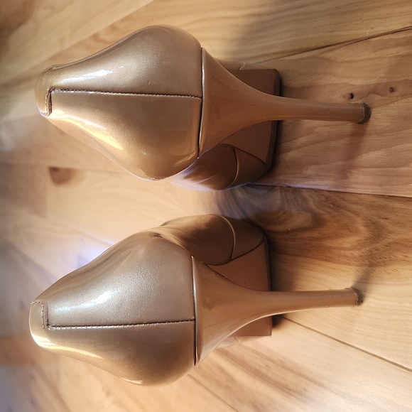 Joan & David pearly nude pink patent platform heels - Picture 4 of 8